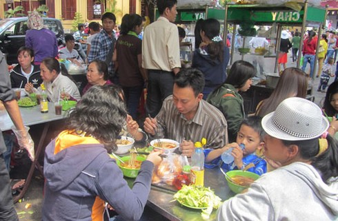 TPHCM: Sáng mồng 1 Tết, lên chùa ăn chay - ảnh 6